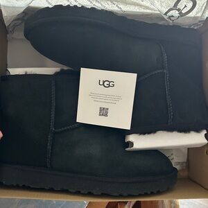 UGG Classic Mini II